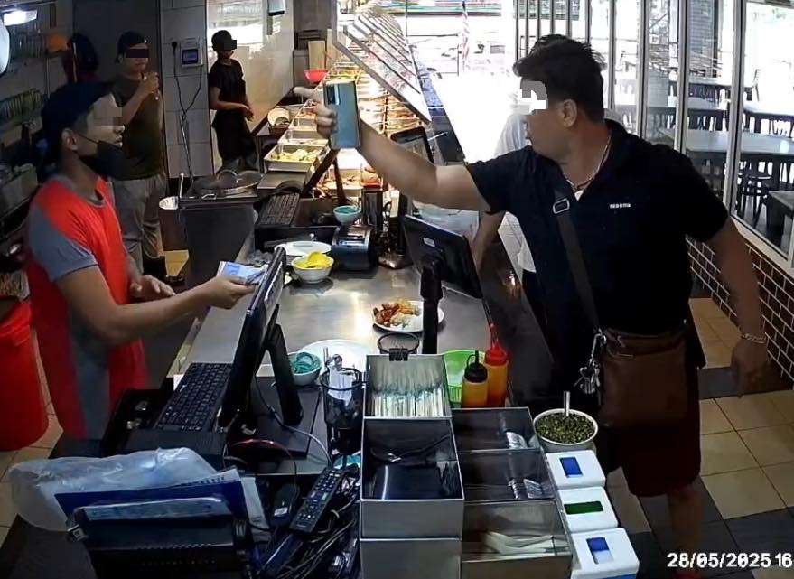视频|嫌RM13全肉杂菜饭贵 男子怒索退款后折返掌掴店员