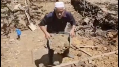 视频 | 挖土铺砖接水管亲力亲为  7旬爷爷花3个月为孙建泳池