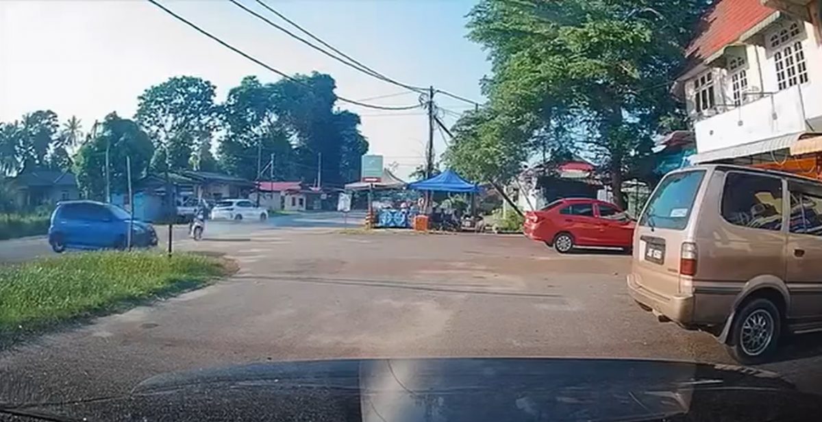 视频|摩托轿车碰撞 司机先查看车子 网轰:不负责任!