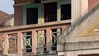 视频| 洋房民宿周遭无人烟处处杂草 一家人边烤肉边心慌