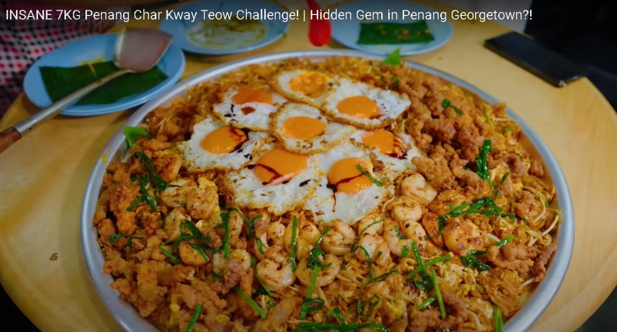 视频|狮城大胃王槟岛寻美食 大啖7KG鸭蛋炒粿条