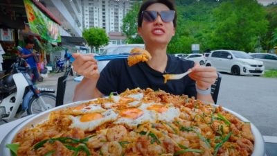 视频 | 狮城大胃王槟岛寻美食 大啖7KG鸭蛋炒粿条