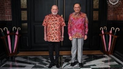 讨论多项议题 国家元首接见首相1小时