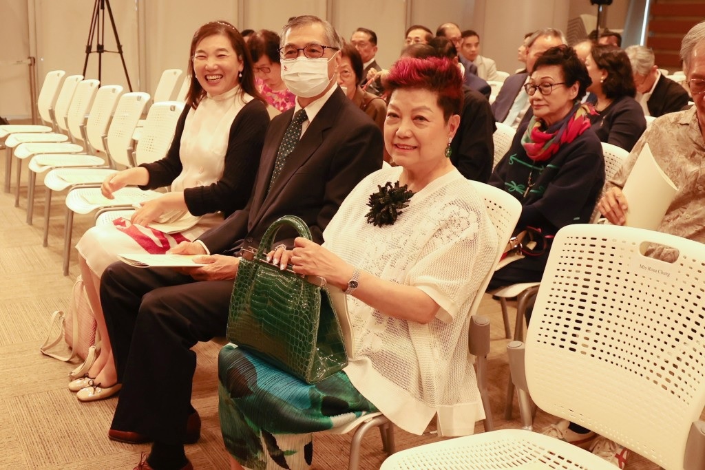 许冠文获颁授荣誉博士 寄语同业放胆拍摄高质素电影