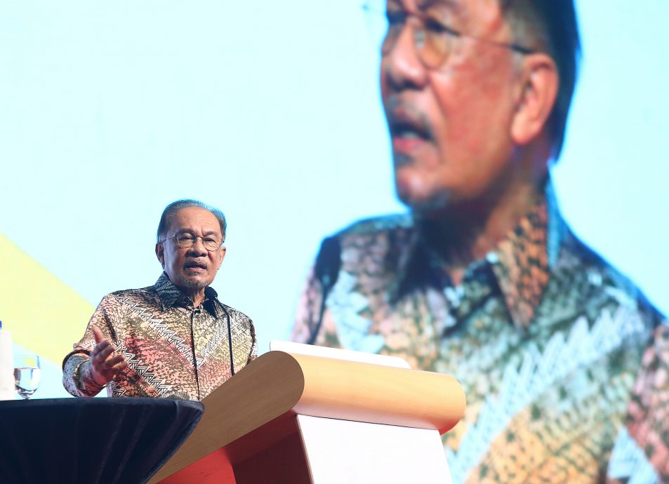 请再签发上网/安华：政府拨款3000万 助媒体推动数字转型