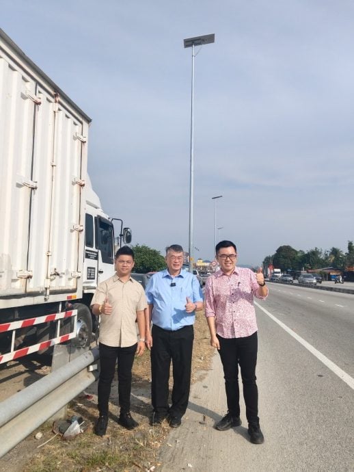 万挠再获10万添9太阳能街灯/4图