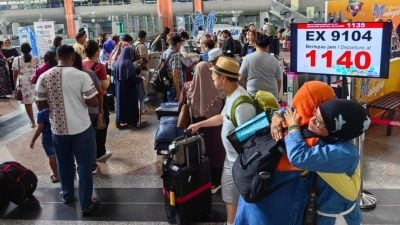 大延误枯等4小时  电动火车服务复常