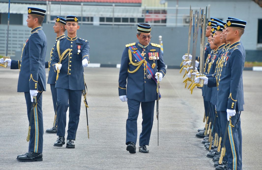 请签发（全国版）莫哈末阿斯嘉汉证实本身将退休，由副手接棒。