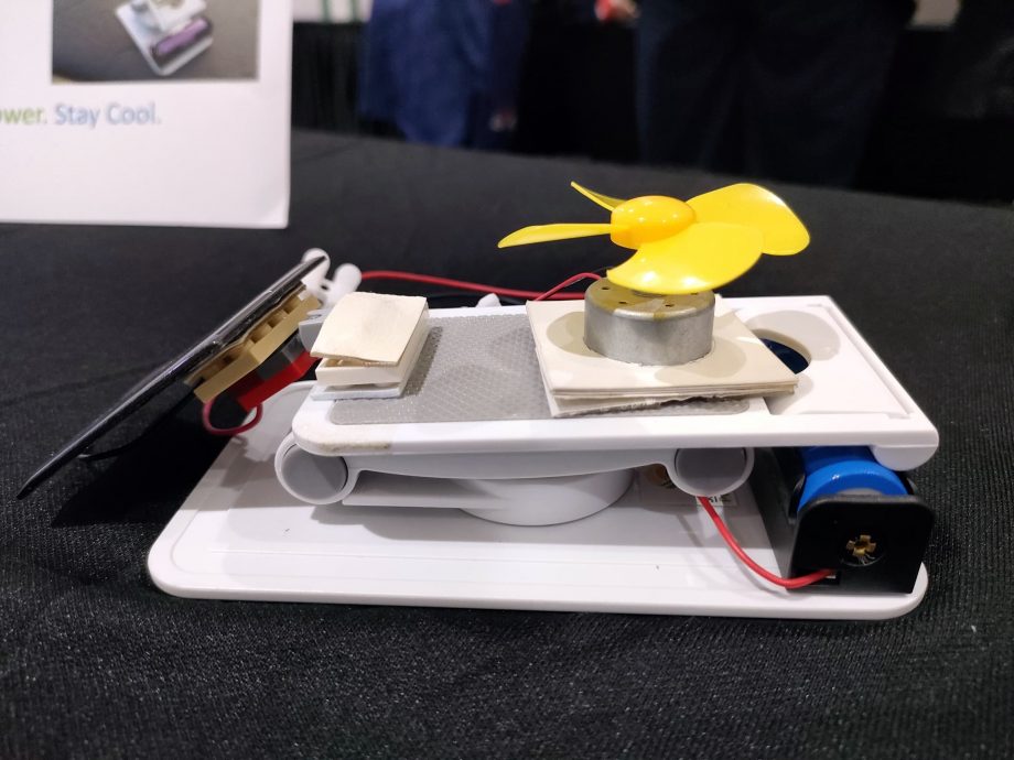 请签发(大北马)创客妙想:灵光一闪有点子 小创客发明“双能清风扇” 便宜又实用