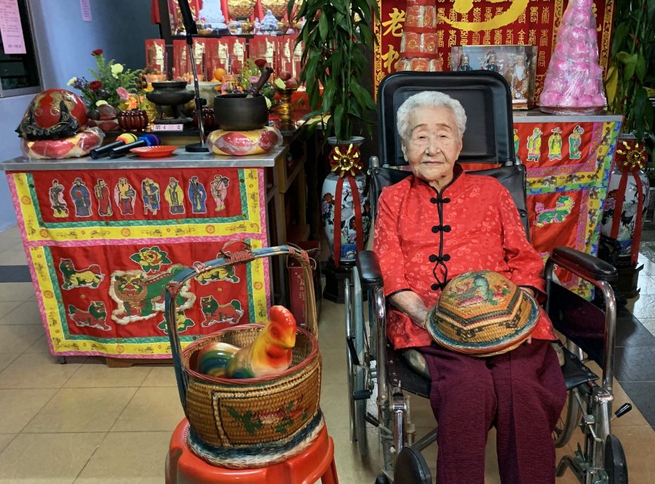 请签发(大北马)吉北竹城人瑞林赛凤日前在住家安详离世,享嵩寿105岁。