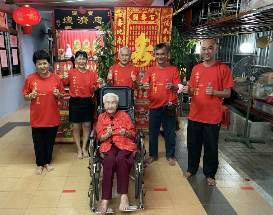 请签发(大北马)吉北竹城人瑞林赛凤日前在住家安详离世,享嵩寿105岁。