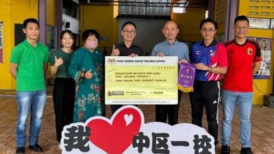 林立迎访增江一二校 移交各5万助学校发展