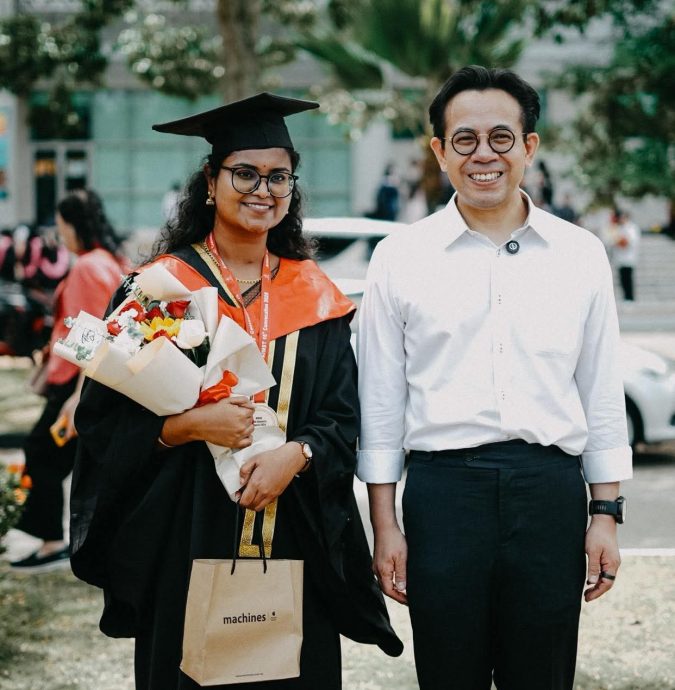 贫困家庭女儿终圆医生梦,沈志强亲赴毕业礼见证