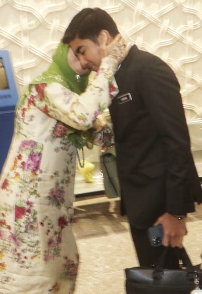 赛沙迪无罪释放|母哽咽：加害者会有报应