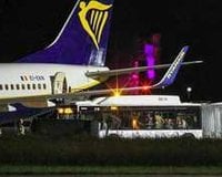 越南河内两架客机地面滑行时发生碰撞 机身受损