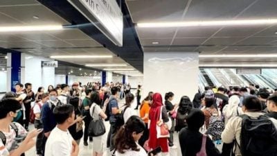 轻快铁出状况 网民：蓝色星期一变成“黑色”星期一