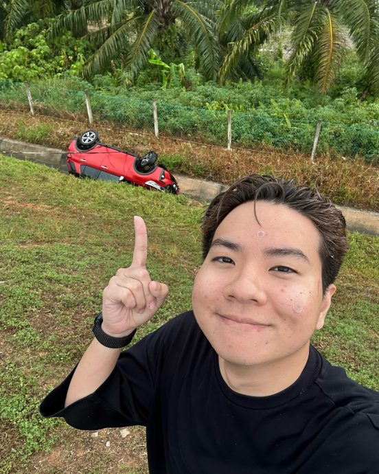 轿车失控坠沟全毁他死里逃生 “我还活着已是万幸!”