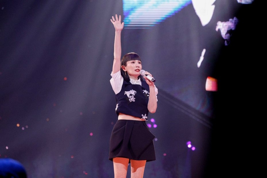 金曲奖 |唱《十分钟的恋爱》缅怀大S 魏如萱唱两句就哽咽