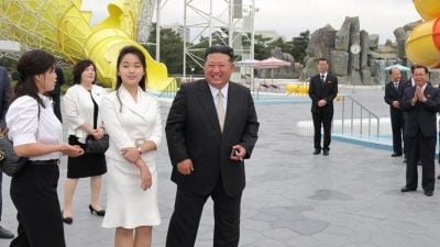 金正恩爱女“戴10万Cartier钻表” 打扮比妈妈还贵气