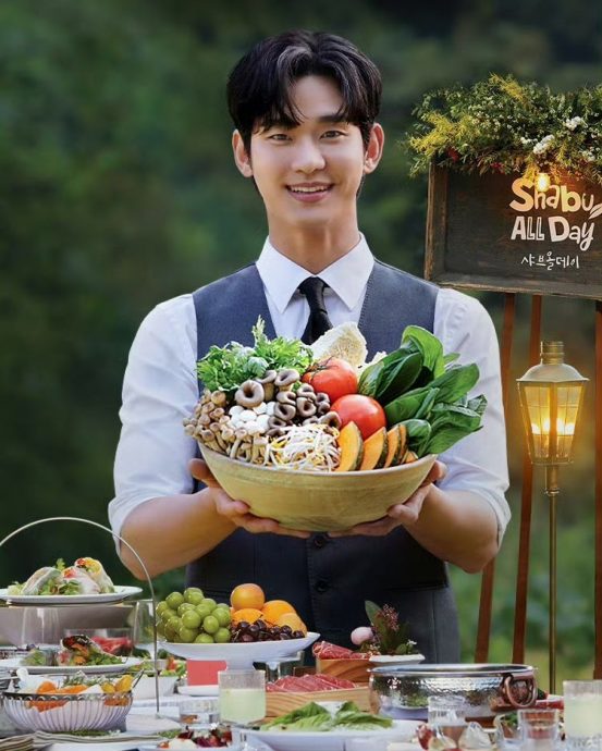 金秀贤卷丑闻丢代言 换金宇彬灿笑拿菜盘