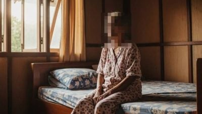 长照悲歌！女子独自照顾瘫母6年 情绪崩溃终被家人看见