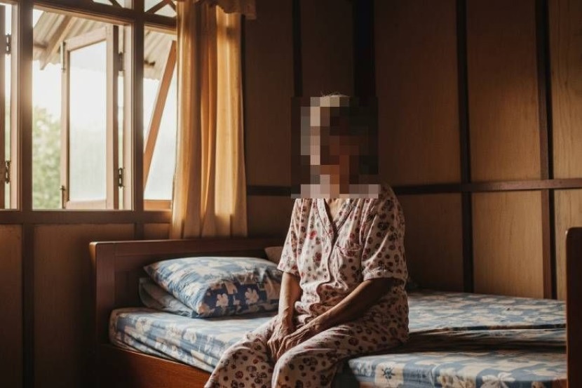 长照悲歌！女子独自照顾瘫母6年 情绪崩溃终被家人看见