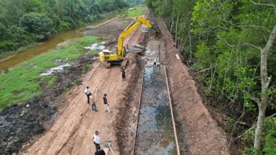防大潮来袭 朱湖启动防海潮筑堤工程