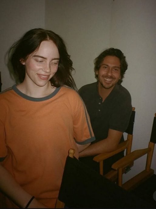 阳台亲密接吻被偷拍 比莉艾莉丝认爱30岁男星