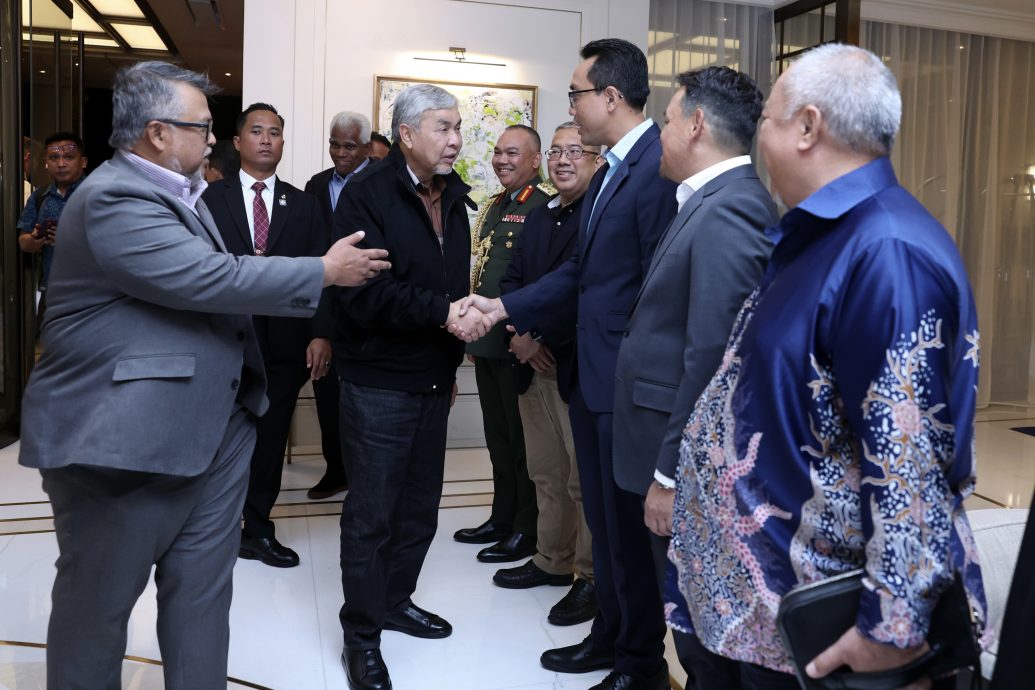 阿末扎希访问英国