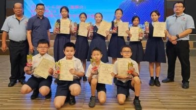 陈逸发:教师应专注教学 非埋首文书工作