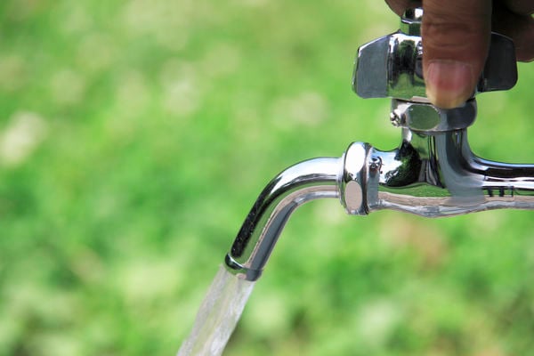 露营地用“自来水洗鼻子”　美国妇女染食脑变形虫8天后死亡