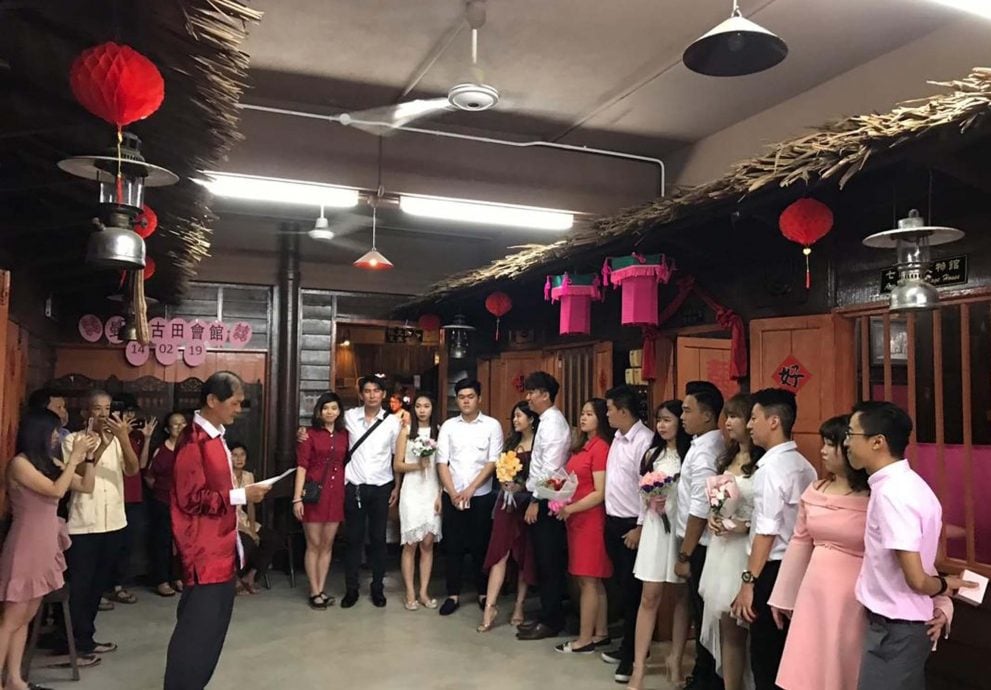 霹:封面主文/曼绒区婚姻注册官准证迟未获更新 影响新人婚姻注册
