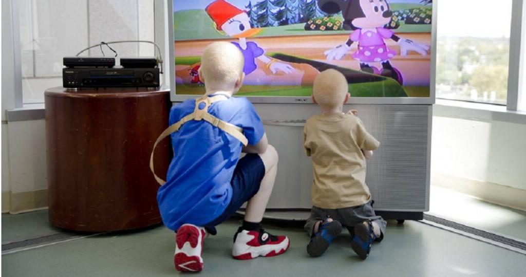 非洲白化病男童遭父亲斩下手臂 高价卖给巫医“制作幸运灵药”