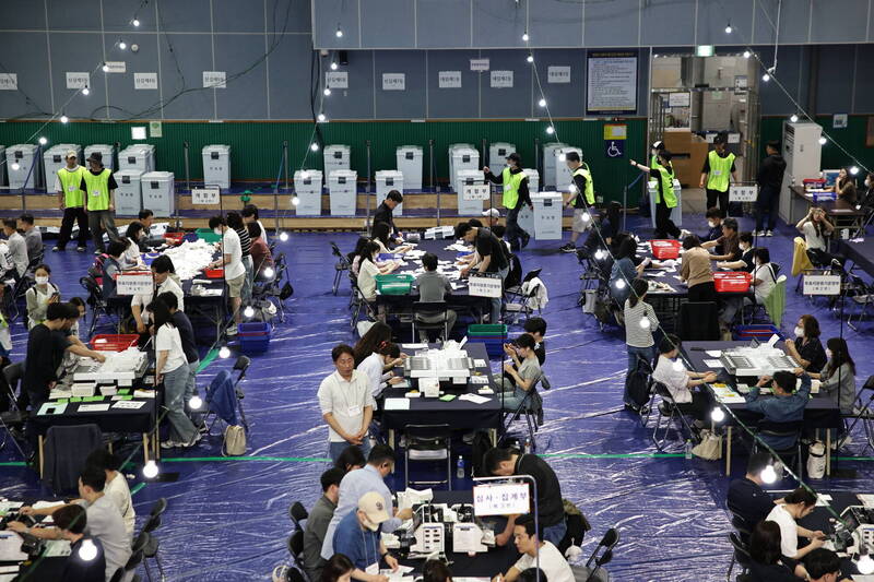 韩国大选出口民调 李在明几乎全面领先 20岁族群支持度低