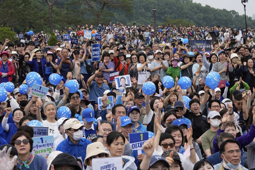 韩国总统大选 | 各地拉票催票最后冲刺 候选人选前夜集结首尔 