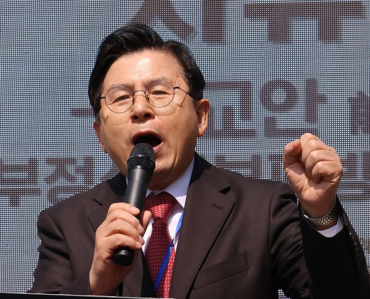 韩国无党籍总统候选人黄教安退选 支持执政党候选人金文洙