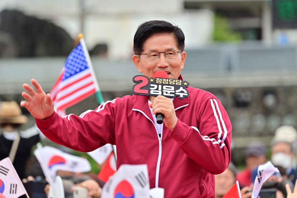 韩国竞选攻防战！　李在明提“内乱”300次、金文洙提“防弹”400次