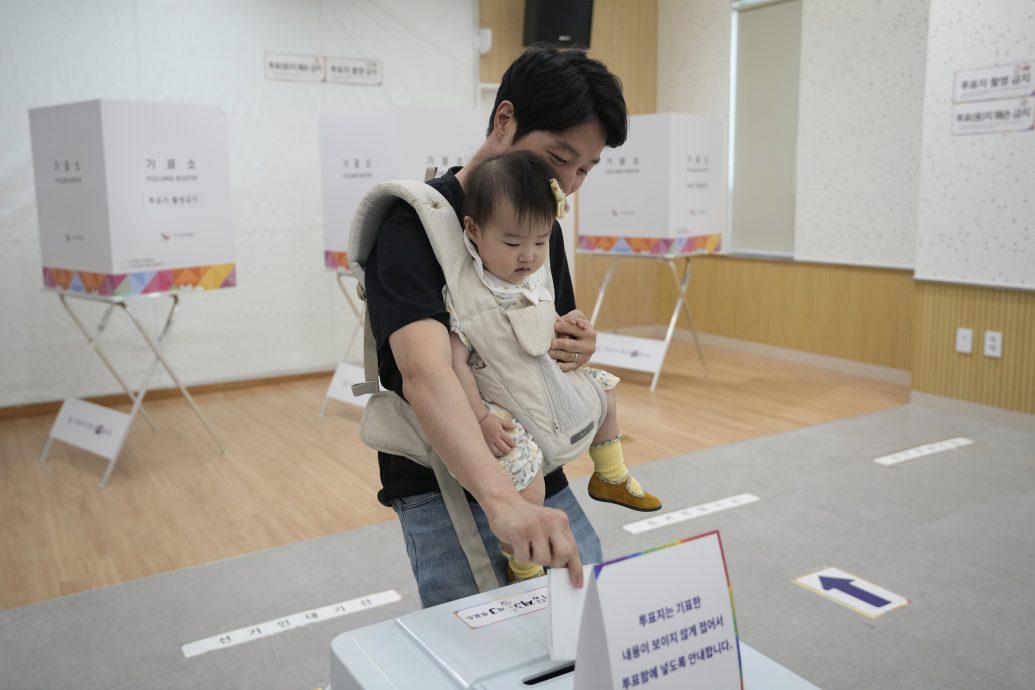 韩国第21届总统选举投票正式投票 初步结果料午夜出炉