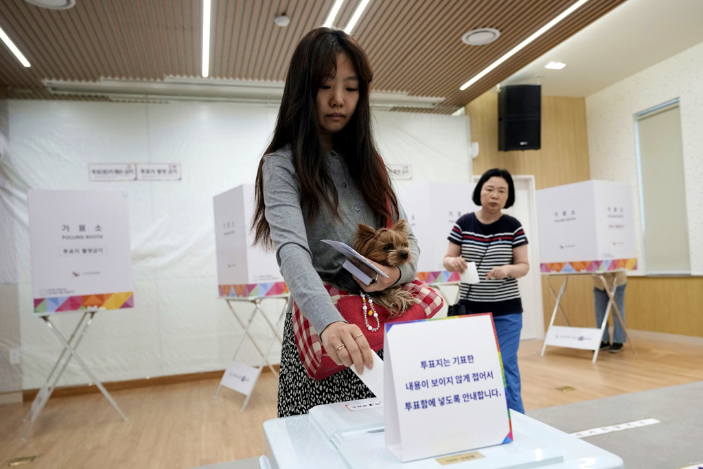 韩大选投票率73.9%创纪录！“章鱼里”精准测出7位总统