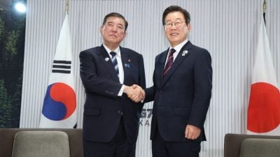韩日领导人首会谈  同意恢复穿梭外交