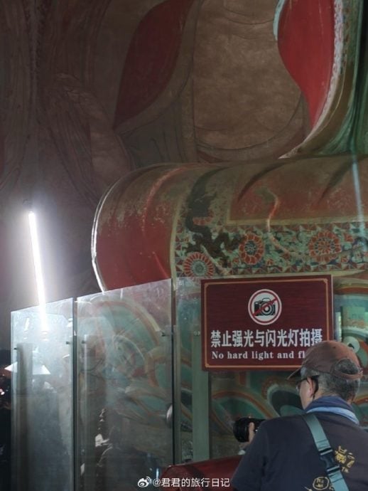 韩雪古塔前疑违规打强光拍照  网嘲“又要抬出红军爷爷了”