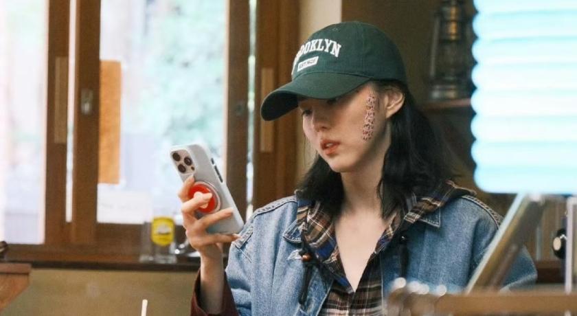 韩韶禧突袭咖啡厅打工 网评：最热衷体验生活的演员