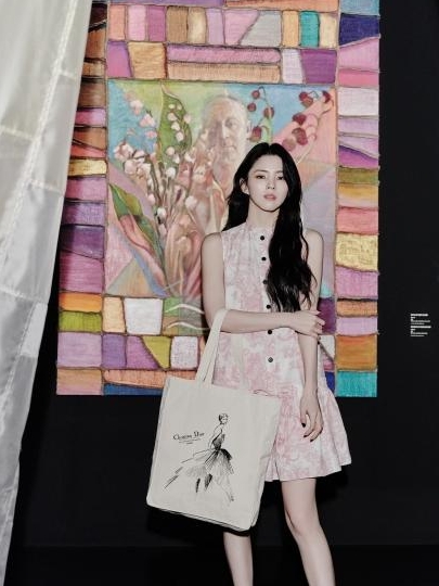 韩韶禧突袭咖啡厅打工 网评：最热衷体验生活的演员