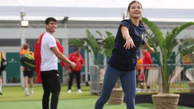 传频繁秘密约会引热议  阿卡 拉杜卡努 携手征美网混双