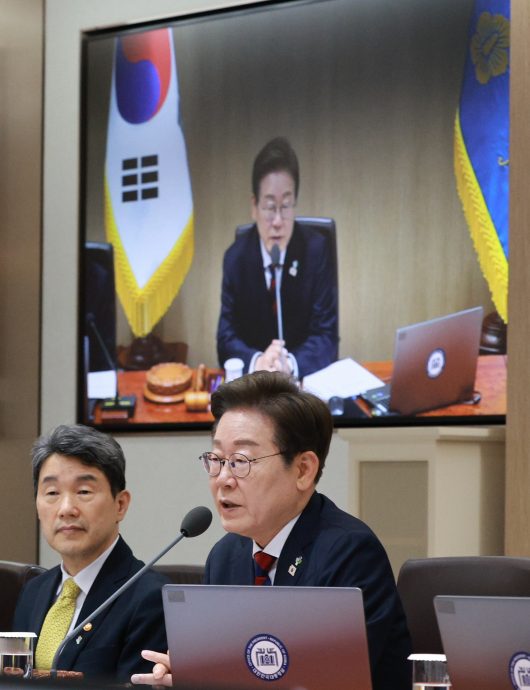 首个内阁会议|韩国新总统：人民受苦，刻不容缓着手应对经济“危机”