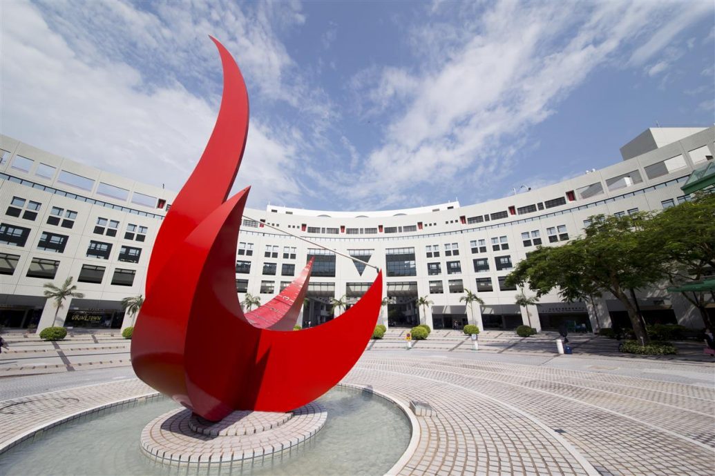 香港科技大学已录取两位哈佛转校生