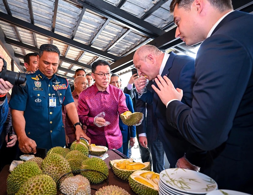 马俄推动消防与防灾合作 倪可敏展开“榴梿外交”