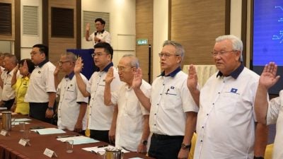 马华芙蓉区会大会 | 马华路在何方？锺锦威提三问促党变法求存