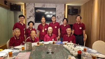 创会主席郭南昌卸任  刘磐石掌厦大校友会