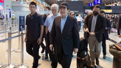 马英九再率团访中 “多交流有助两岸和平发展”